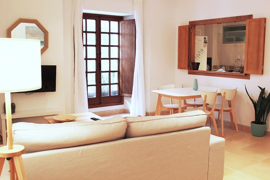Fancy Apartment In A Historic House, Chiclana City Center By C. Dreams Chiclana de la Frontera Zewnętrze zdjęcie